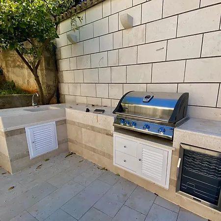 Beach House - With Heated Pool Appartamento Sumartin
