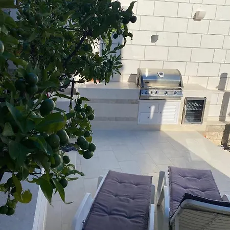 Beach House - With Heated Pool Appartamento *