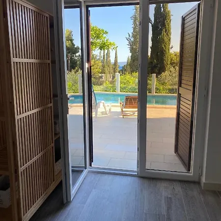 Beach House - With Heated Pool * Sumartin