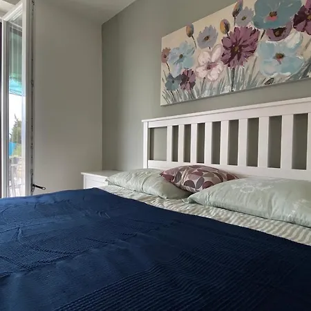 Beach House - With Heated Pool Appartamento Sumartin