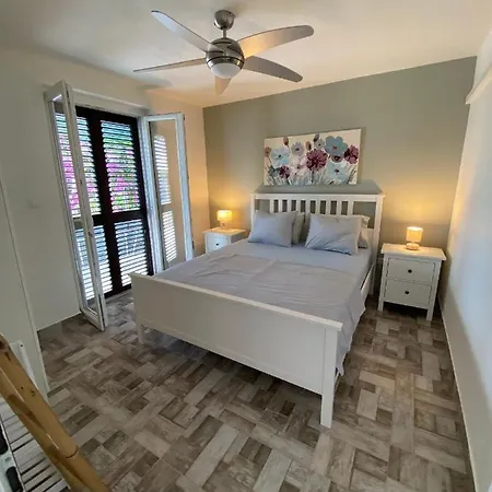 Appartamento Beach House - With Heated Pool *